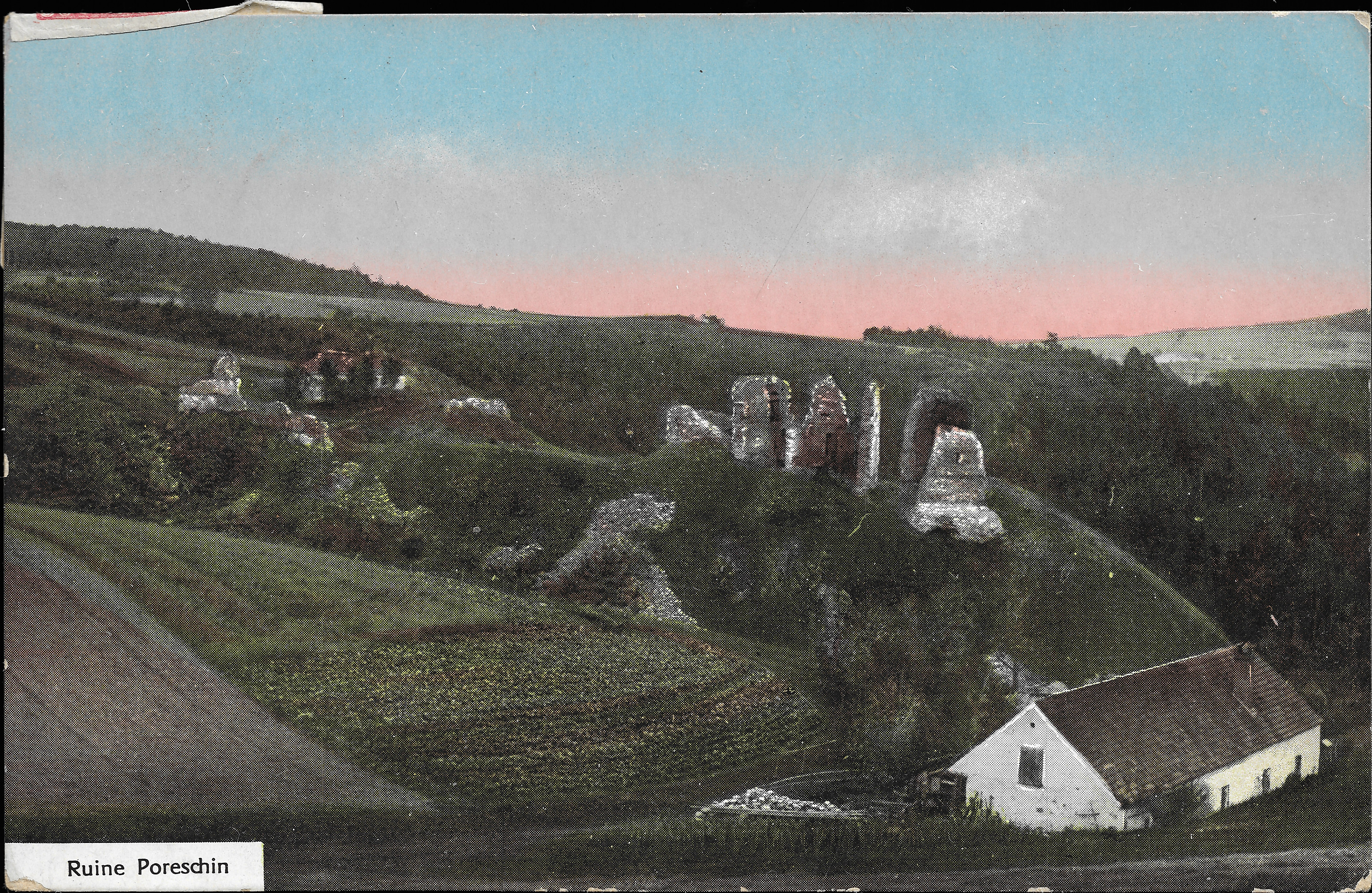 Pohlednice je udlna podle fotografie pozen pes potok, kter chrnil hrad z jihu. Je opatena popisem 
Ruine Poreschin. Zdi hradu nezakrvaj dn stromy a krom staven ped dolm (Poen 22) prosvt mezi stromy 
jet staven za zceninou (Poen 37). Ve je zeteln viditeln.